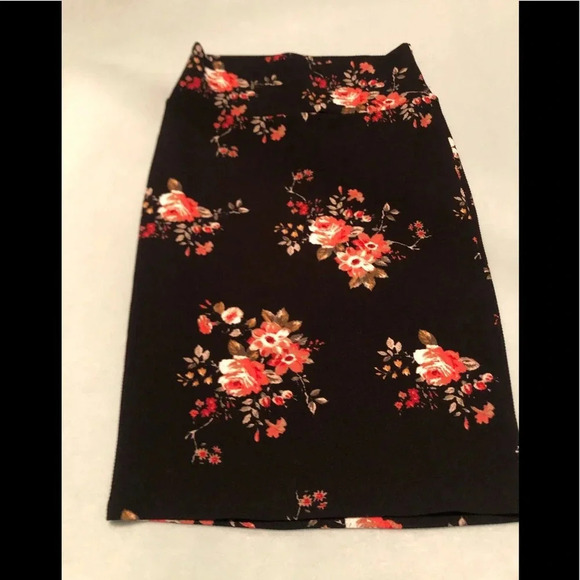 Lularoe stretch floral skirt - Picture 1 of 3